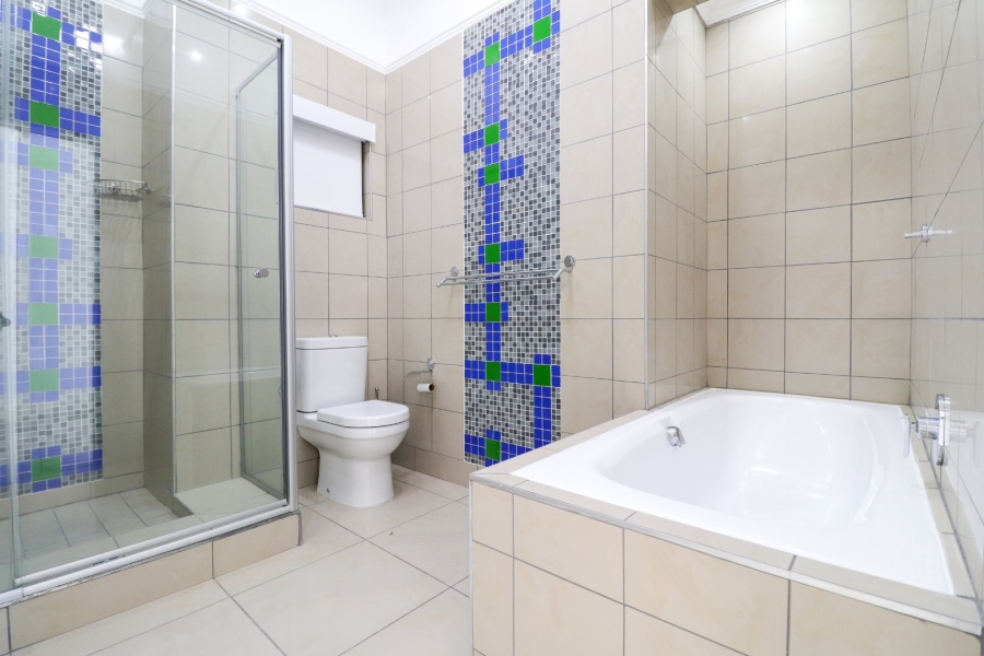 8 Bedroom Property for Sale in Reebok Western Cape